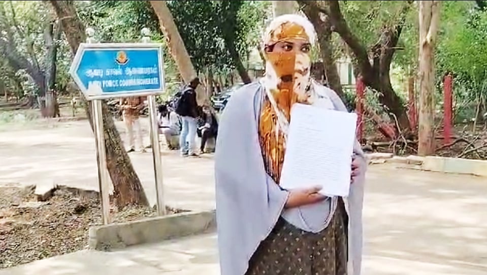 சொந்தக் கட்சி பெண்ணிடமே மோசடி - கொலை மிரட்டல்.. பாஜக நிர்வாகிகளின் மீது வெளியான பகீர் புகார் !