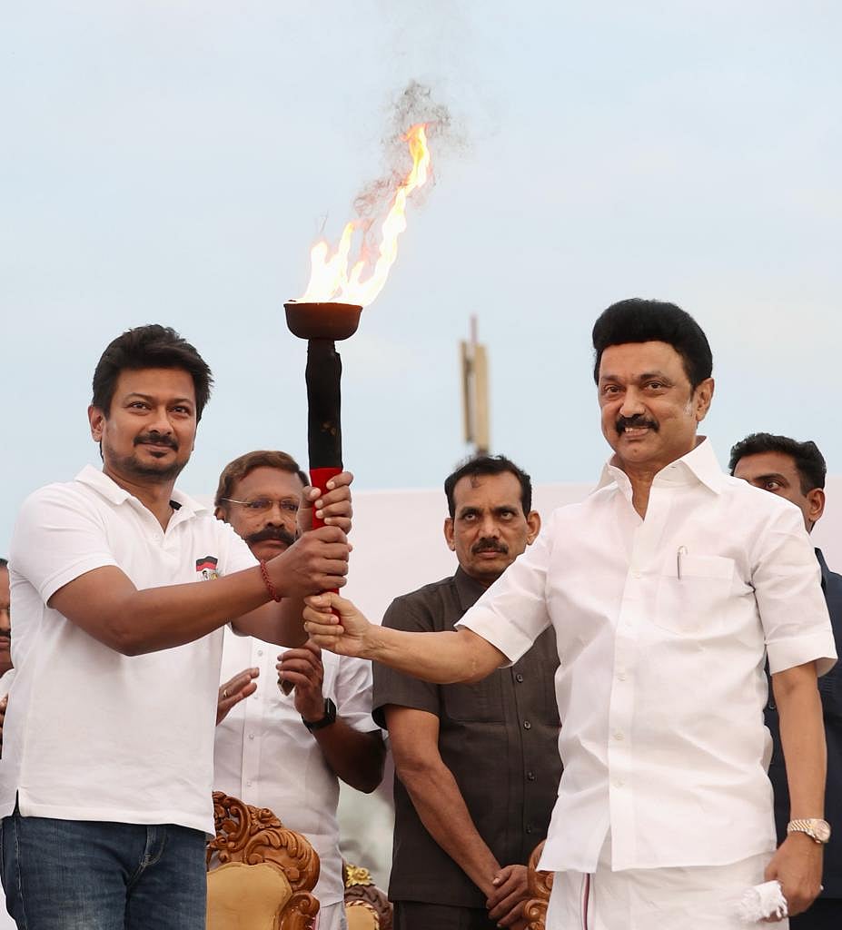 தி.மு.க இளைஞரணி மாநில மாநாடு : திராவிட இயக்கத்தின் வரலாறு - மெய்சிலிர்க்க வைத்த ட்ரோன் கண்காட்சி!