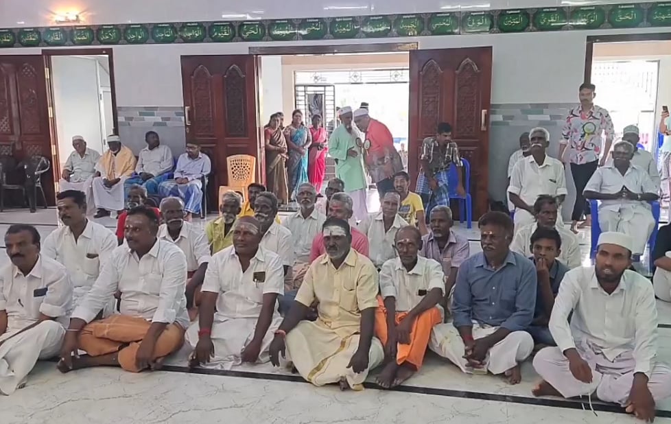 பள்ளிவாசல் திறப்பு விழா - சீர்வரிசை எடுத்து வந்த இந்துக்கள் : மத நல்லிணக்க மாநிலம் தமிழ்நாடு!