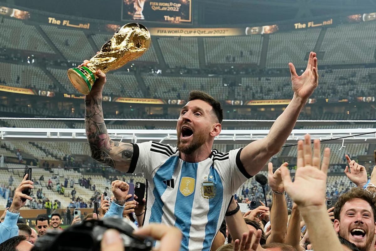 FIFA சிறந்த வீரர் விருதை வென்ற மெஸ்ஸி: உலகக்கோப்பை நாயகனுக்கு மேலும் ஒரு மகுடம்.. 2ம் இடத்தில் இளம்வீரர்!