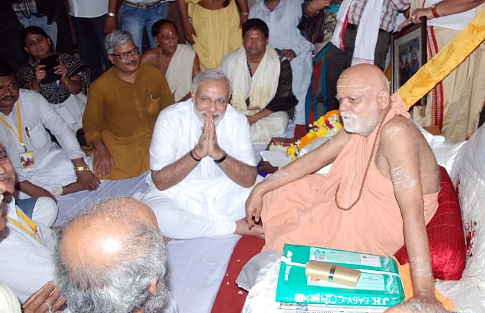 "அவர் ராமர் சிலையை தொடுவதை பார்த்து நான் கைதட்ட வேண்டுமா ?" - மோடிக்கு பூரி சங்கராச்சாரியார் எதிர்ப்பு !