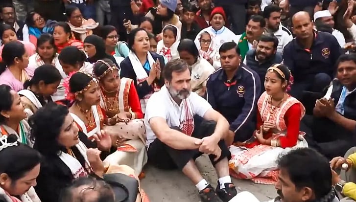 மத நல்லிணக்கத்திற்கு எதிரான பா.ஜ.க : மேற்குவங்கத்தில் சமூக நல்லிணக்க பேரணி நடத்திய மம்தா!