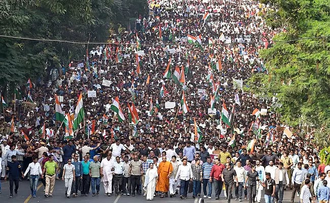 அடுக்கடுக்காக தடைகள்: மேற்கு வங்க அரசுக்கு எதிராக செயல்படும் ஒன்றிய அரசு!