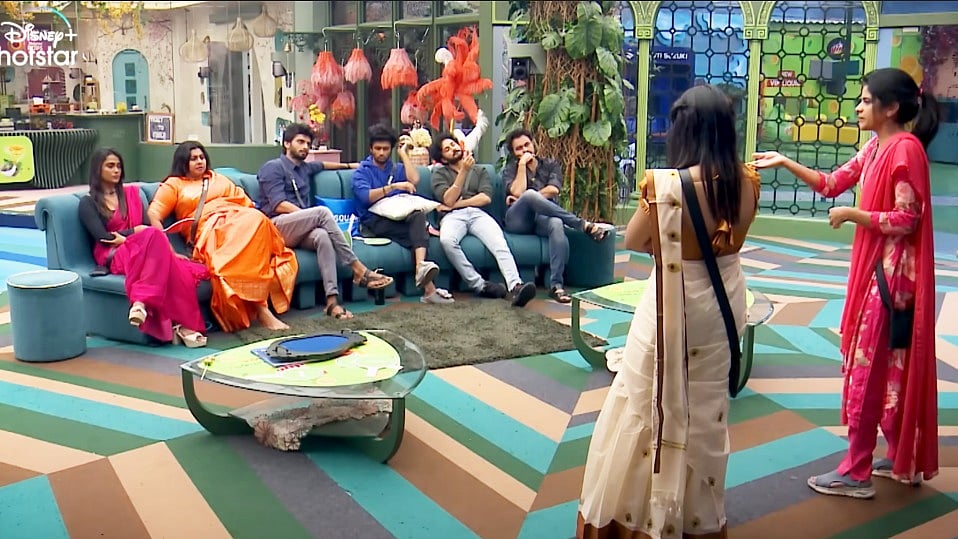 என்னதான் பிரச்சனை? தினேஷ், விசித்ராவிடம் கேள்வி எழுப்பிய கமல்.. வீட்டில் இருந்து வெளியேறினாரா விசித்ரா?