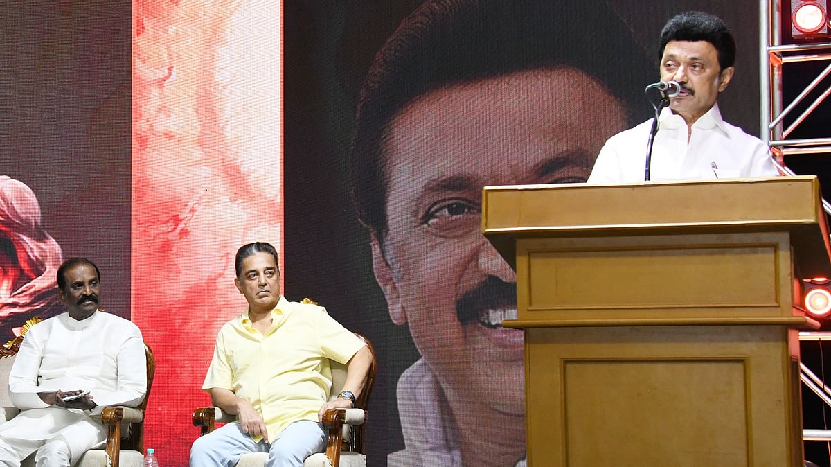 ”கலைஞருக்கு ஒரு கவிதை வரலாறு வந்தாக வேண்டும்” : ரசிகனாக வைரமுத்துவிற்கு கட்டளையிட்ட முதலமைச்சர் !