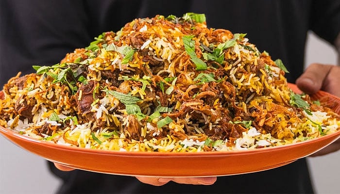 தற்கொலைக்கு முயன்ற வாலிபரை காப்பாற்றிய ஒரு பிளேட் பிரியாணி : நடந்தது என்ன?