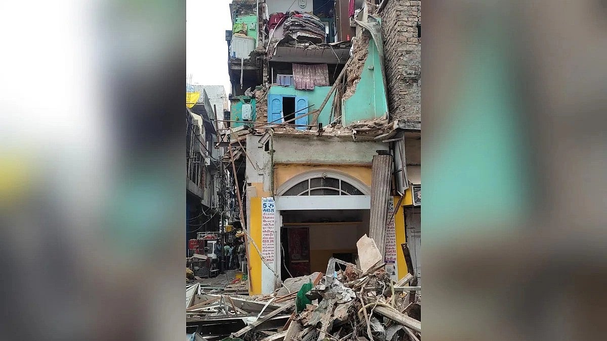 பாஜக ஆட்சியின் அட்டூழியம்: நடுத்தெருவுக்கு தள்ளப்பட்ட குடும்பம்!