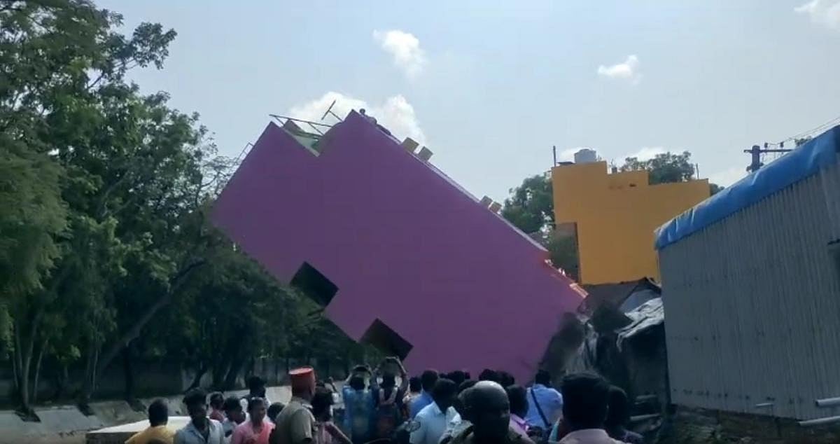 புதுமனை புகுவிழாவுக்கு காத்திருந்த 3 மாடி வீடு : சட்டென்று சரிந்து விழுந்ததால் பரபர - கதறும் குடும்பம் !