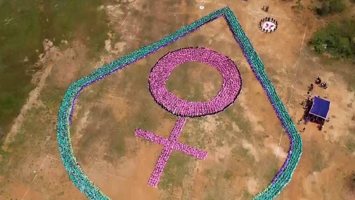 “மாதவிடாய் தீட்டு இல்லை”: விழிப்புணர்வு ஏற்படுத்தும் வகையில் 5000 மாணவிகள் உலக சாதனை - குவியும் பாராட்டு!