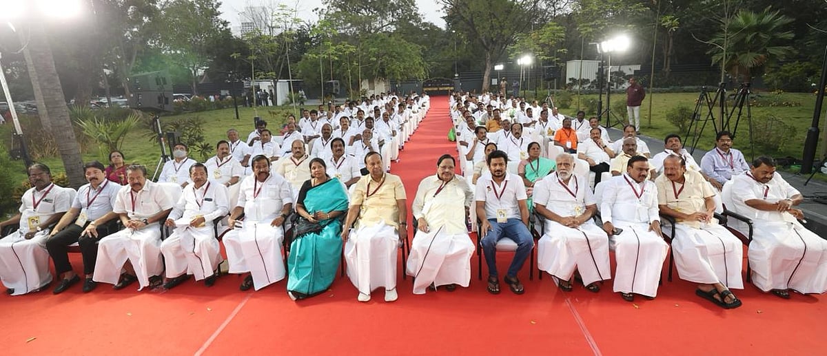 "நாடாளுமன்றத் தேர்தலில் அடிமைகளின் முதலாளிகளையும், பாசிஸ்டுகளையும் வீழ்த்துவோம்" - அமைச்சர் உதயநிதி !