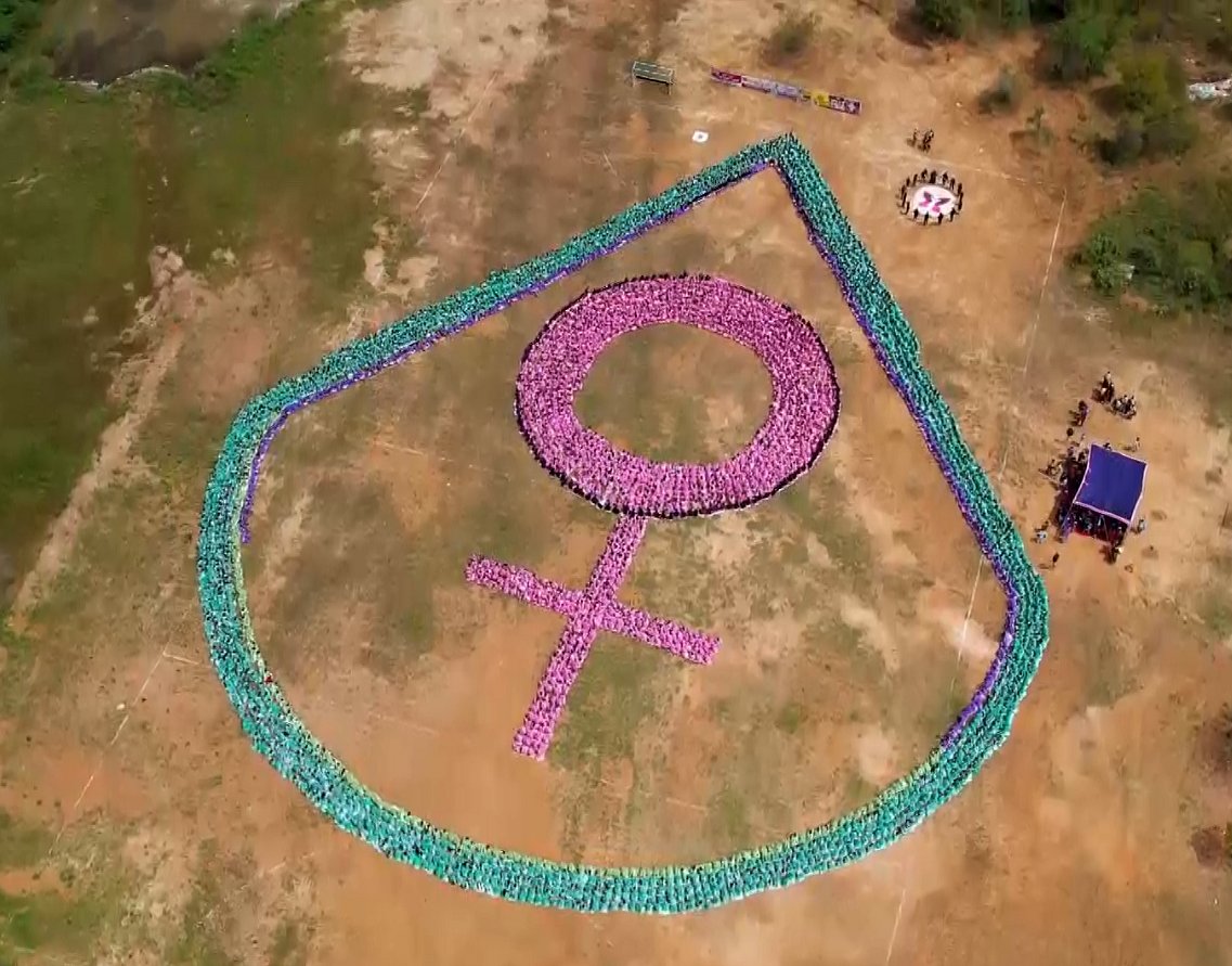 “மாதவிடாய் தீட்டு இல்லை”: விழிப்புணர்வு ஏற்படுத்தும் வகையில் 5000 மாணவிகள் உலக சாதனை - குவியும் பாராட்டு!