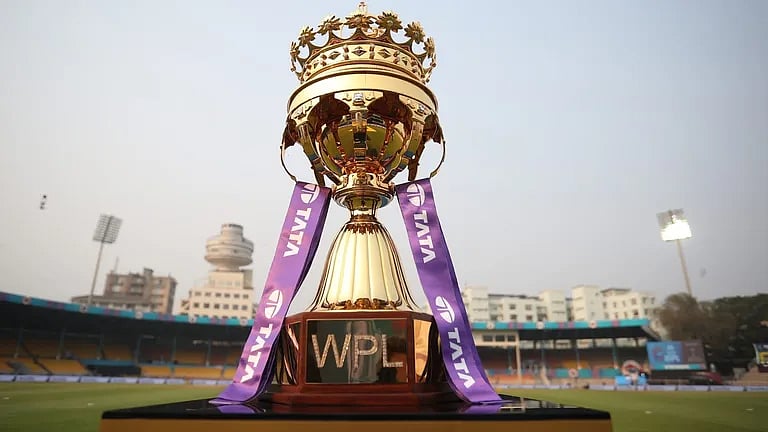 மீண்டும் சர்ச்சையில் BCCI : மகளிர் IPL அட்டவணையை தாமதமாக வெளியிட்டதாக புகார்... பின்னணி என்ன ?