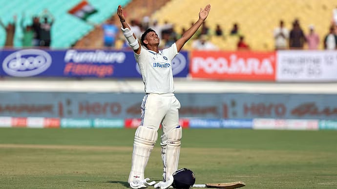 INDvsENG : ஜெய்ஸ்வால் அதிரடி சதம்.. ராஜ்கோட் டெஸ்டில் வலுவான முன்னிலையில் இந்திய அணி !