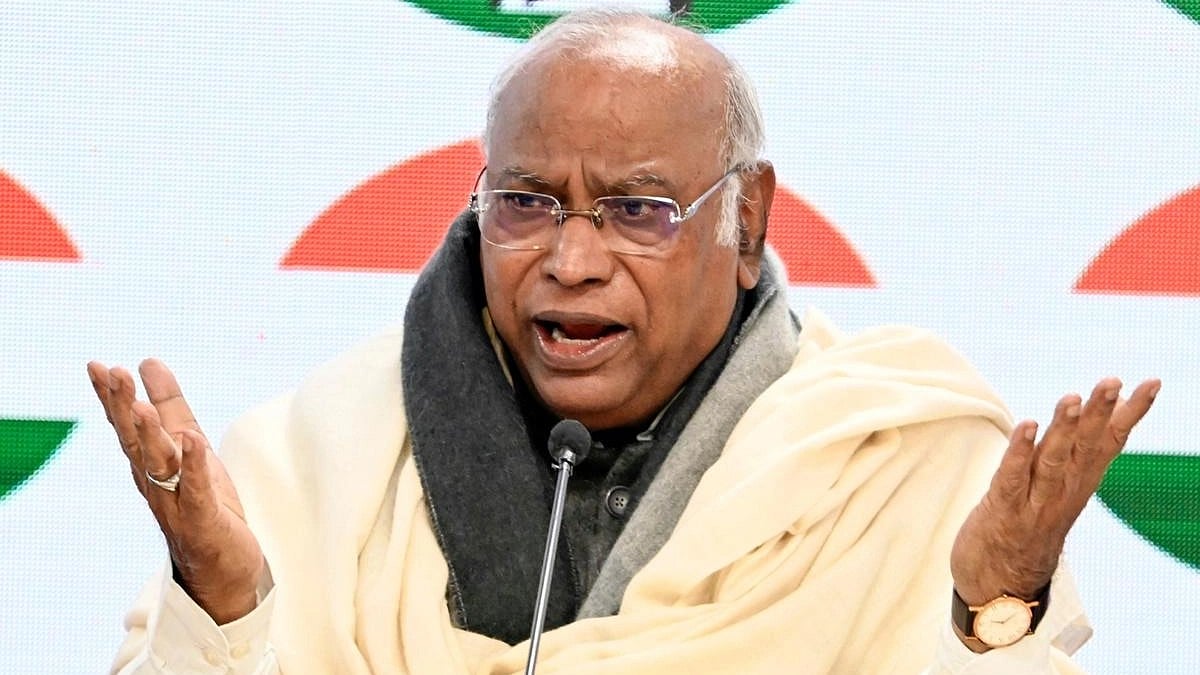 ”மகாராஷ்டிர மக்களின் பாதுகாப்பில் விளையாடும் பா.ஜ.க அரசு” : மல்லிகார்ஜூன கார்கே  விமர்சனம்!