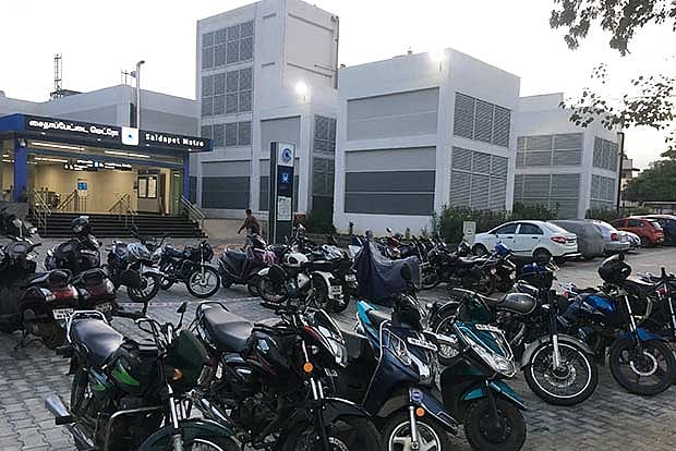 பார்க்கிங் கட்டணத்தில் இரண்டு புதுமையான முறைகள் - அறிமுகப்படுத்தியது சென்னை மெட்ரோ நிறுவனம் !