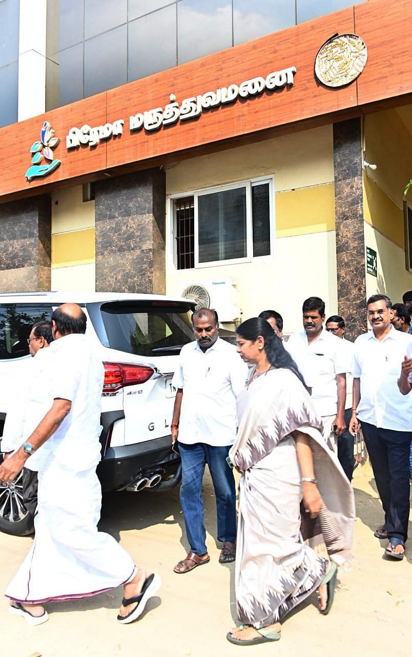 கோவையில் விபத்தில் சிக்கிய கல்லூரி மாணவர் : உடனடியாக காரில் மருத்துவமனைக்கு அனுப்பி வைத்த கனிமொழி MP !