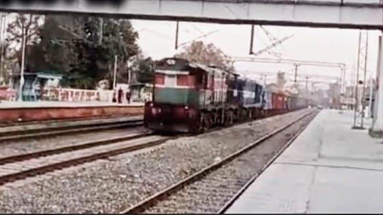 ஓட்டுநர் இல்லாமல் 70 கி.மீ ஓடிய ரயில் : பெரும் விபத்து தவிர்ப்பு -  நடந்தது என்ன?