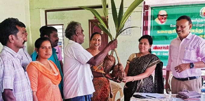 வேளாண்மையில் சிறந்து விளங்கும் விவசாயிகளுக்கு நம்மாழ்வார் விருது : இளைஞர்களுக்கு ரூ.1 லட்சம் மானியம்!