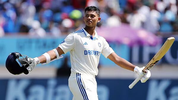 "ஏன் இதற்கு முன் யாரும் அதிரடியாக ஆடவில்லையா ? " - இங்கிலாந்து வீரரை விமர்சித்த முன்னாள் கேப்டன் !