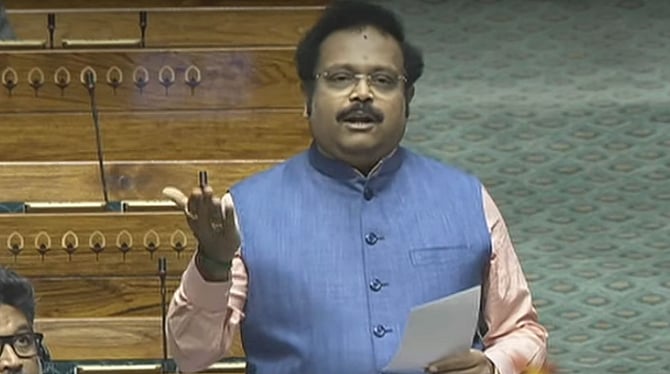 ”மாநில மொழிகளில் போட்டி தேர்வுகளை நடத்த வேண்டும்” : நாடாளுமன்றத்தில் கதிர் ஆனந்த் MP வலியுறுத்தல்!