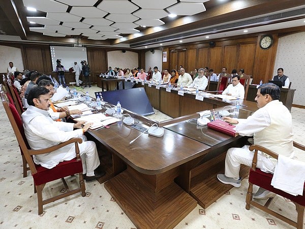 பசுக்களின் தகனத்திற்கு நிதி ஒதுக்கீடு, இறந்த பசுக்களுக்கு கல்லறை - ம.பி பாஜக அரசின் அதிரடி திட்டங்கள் !