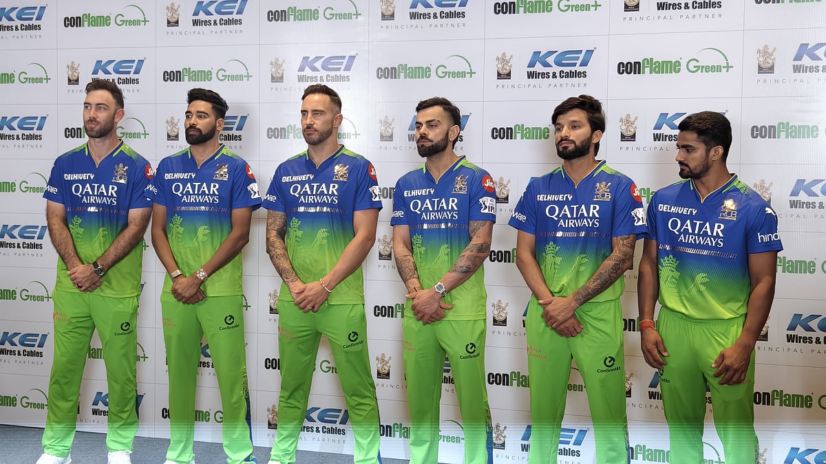 சென்னையில் அறிமுகம் செய்யப்பட்ட RCB-யின் புதிய ஜெர்ஸி : அறிமுகப்படுத்திய விராட் கோலி, டு பிளேஸிஸ் !