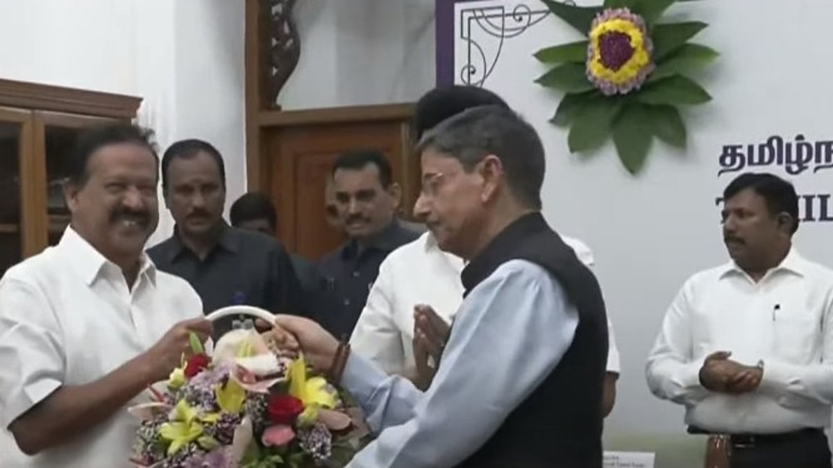 மீண்டும் உயர் கல்வித்துறை அமைச்சராக பதவியேற்ற பொன்முடி : பதவிப்பிரமாணம் செய்து வைத்த ஆளுநர்!