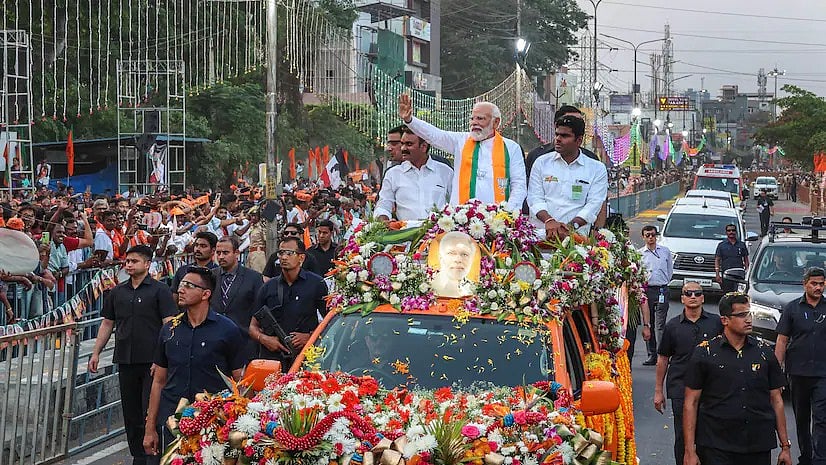 தமிழ்நாட்டில் ஊர் ஊராக சென்று பேரணி மேற்கொண்டாலும், கருப்பு-சிவப்பு முன் ‘காவி’ மங்கியேப்போகும்!