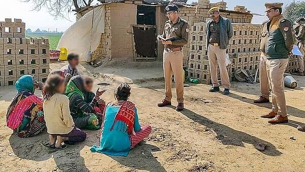 மது கொடுத்து கூட்டு  பாலியல் வன்கொடுமை : தற்கொலை செய்துகொண்ட சிறுமிகள்... உ.பி-யில் கொடூரம் ! 