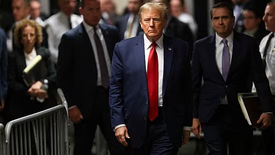 உச்சநீதிமன்ற தீர்ப்பால் மறுவாழ்வு பெற்ற டொனால்ட் டிரம்ப் : பரபரப்பான அமெரிக்க அரசியல்... நடந்தது என்ன ?