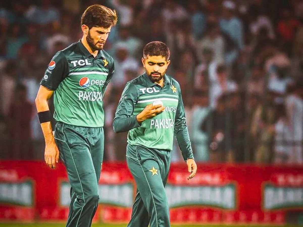 தொடர் தோல்வி: கேப்டன் பொறுப்பிலிருந்து தூக்கியெறியப்பட்ட ஷாஹீன் அப்ரிடி... மீண்டும் கேப்டனான பாபர் அசாம்!