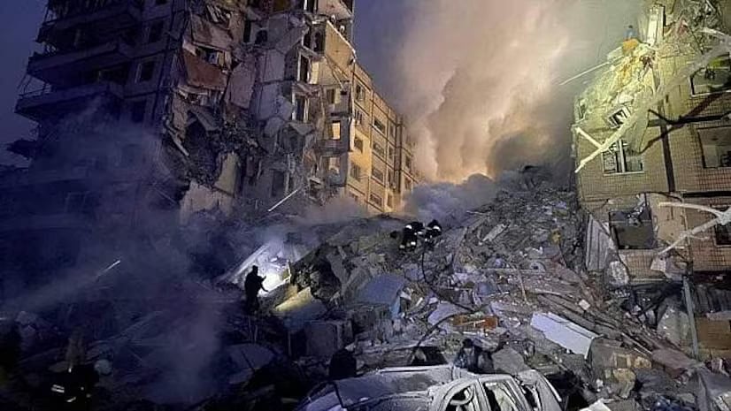 உக்ரைனின் கட்டமைப்புகளை சிதைத்த வான்வெளி தாக்குதல் : கடல் தாக்குதலுக்கு நிலத்தில் பதிலடி கொடுத்த ரஷ்யா ! 