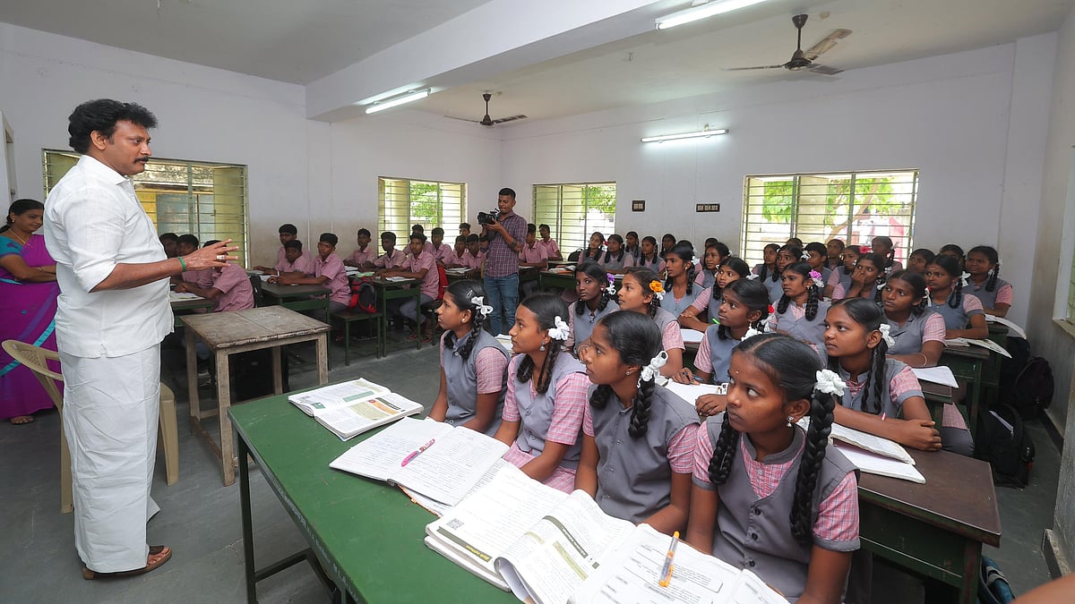 “அனைத்துப் பள்ளிகளிலும் மாணவர்களுக்கு வங்கிக்கணக்கு, 4 சான்றிதழ்கள்” - அமைச்சர் அன்பில் மகேஸ் அறிவிப்பு !