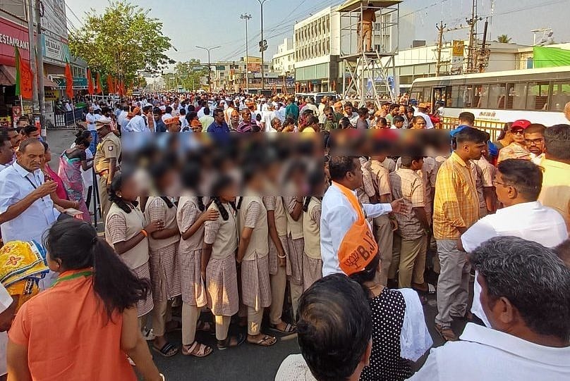 School Students in Coimbatore Modi's Road Show