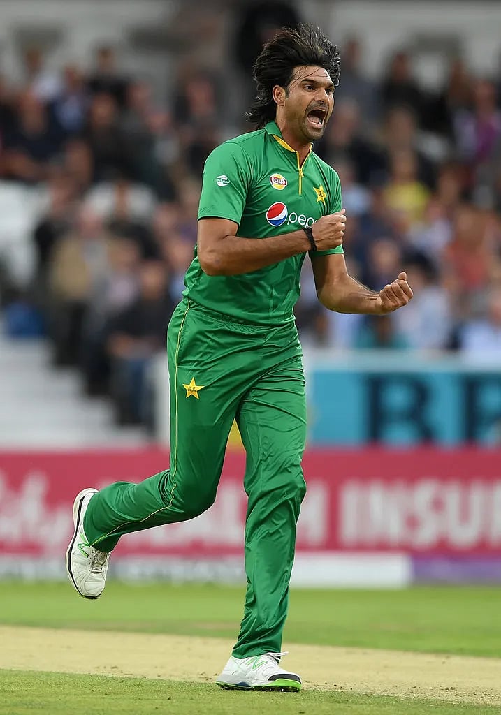 "விராட் கோலியை விமர்சிப்பவர்கள் தெருவோர கிரிக்கெட்டைச் சேர்ந்தவர்கள்" - பாகிஸ்தான் வீரர் விமர்சனம் ! 