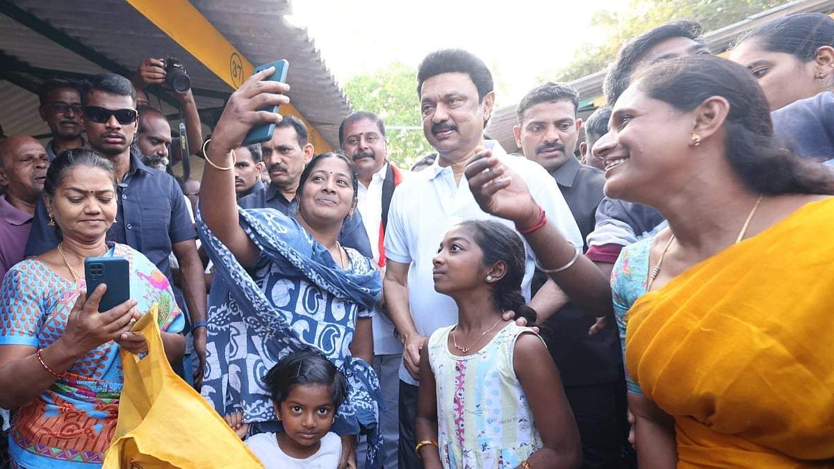 “நீங்க வாக்கு கேட்க வேண்டிய அவசியமில்ல; எங்க ஓட்டு உதயசூரியனுக்குத்தான்”: ஈரோட்டில் திமுக வெற்றி உறுதி!