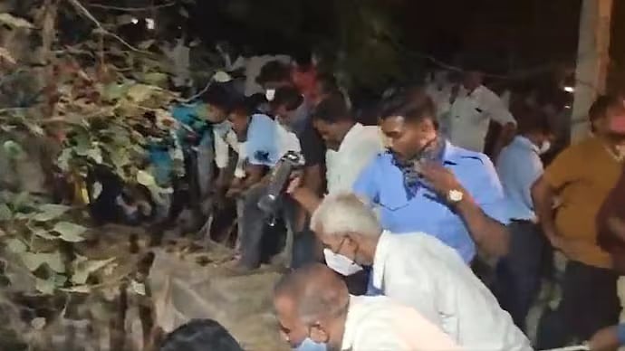 கிணற்றில் விழுந்த பூனை : காப்பாற்ற சென்று உயிரிழந்த ஒரே குடும்பத்தை சேர்ந்த 5 பேர்... நடந்தது என்ன ? 