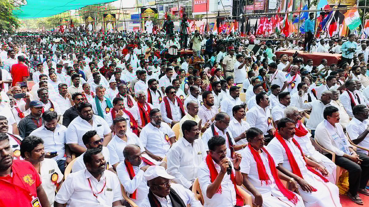 “முதல்வர் ரங்கசாமி ஆளுதான் உயரம்.. உயரத்துக்கு தகுந்த அறிவு?!” : புதுச்சேரியில் முதலமைச்சர் அனல் பேச்சு!