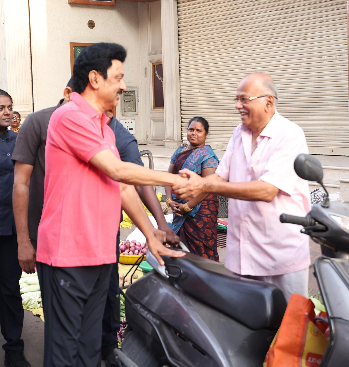 1,930 கிலோ மீட்டர் பயணம்... 2 கோடி மக்களைச் சந்தித்த முதலமைச்சர் மு.க.ஸ்டாலின் - புகைப்பட தொகுப்பு!