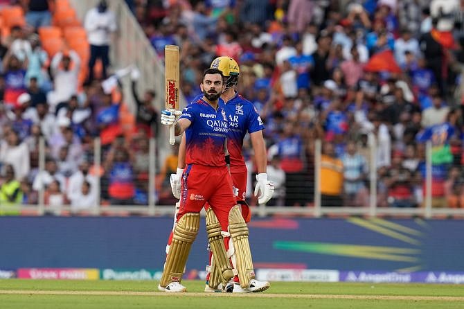 "களத்தில் என்ன செய்யவேண்டும் என எனக்கு தெரியும்"  - விமர்சகர்களுக்கு பதிலடி கொடுத்த விராட் கோலி ! 