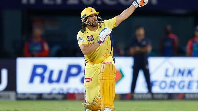 42 வயதிலும் ருத்ரதாண்டவம் ஆடிய தோனி : சென்னை அணி தோற்றாலும் கொண்டாட்டத்தில் CSK ரசிகர்கள் ! 