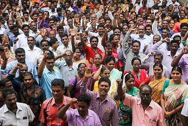 அரசு ஊழியர்களை அவமானப்படுத்திய அதிமுக அரசு : இதனை யாரும் மறக்கமாட்டார்கள் - முரசொலி தாக்கு !