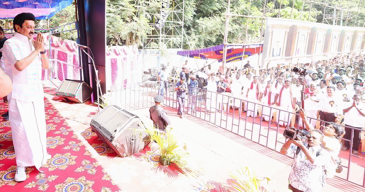 “முதல்வர் ரங்கசாமி ஆளுதான் உயரம்.. உயரத்துக்கு தகுந்த அறிவு?!” : புதுச்சேரியில் முதலமைச்சர் அனல் பேச்சு!