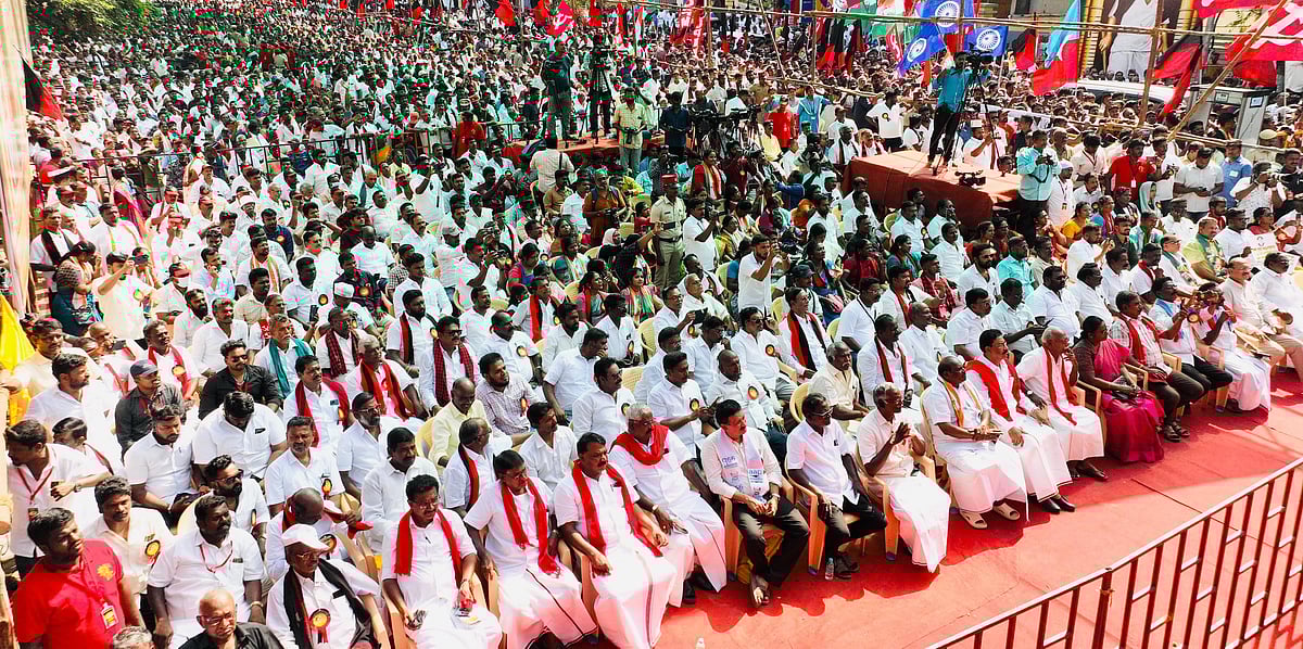 “முதல்வர் ரங்கசாமி ஆளுதான் உயரம்.. உயரத்துக்கு தகுந்த அறிவு?!” : புதுச்சேரியில் முதலமைச்சர் அனல் பேச்சு!