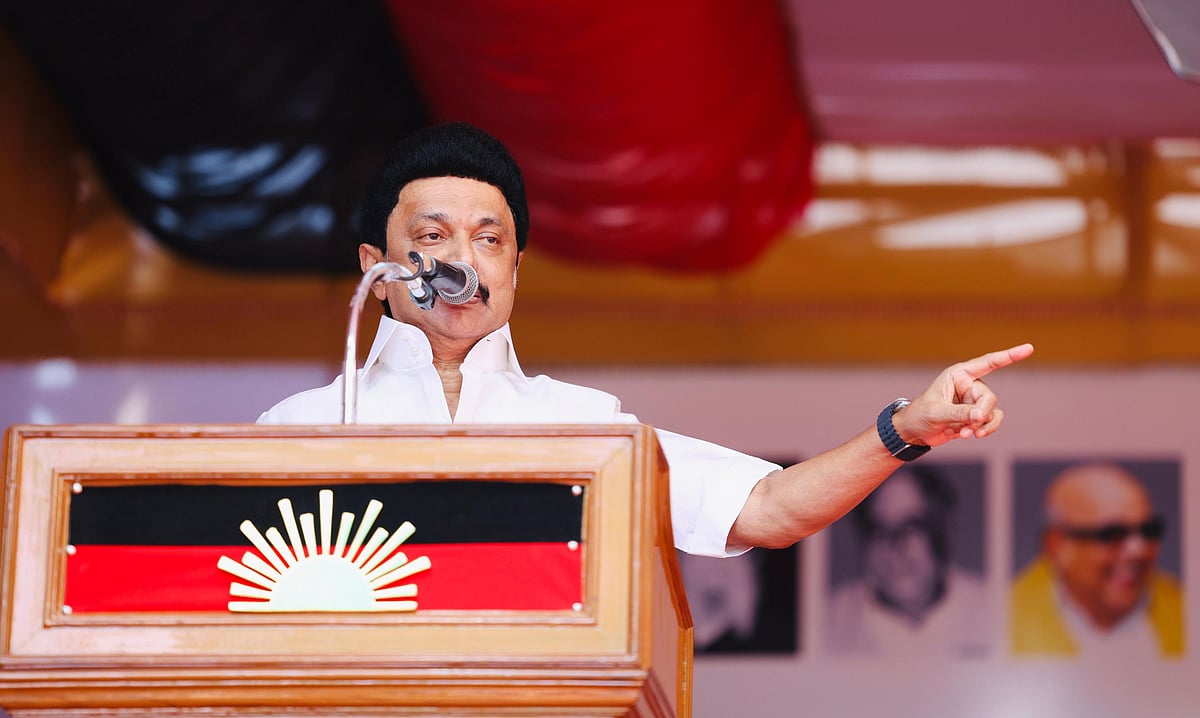 “முதல்வர் ரங்கசாமி ஆளுதான் உயரம்.. உயரத்துக்கு தகுந்த அறிவு?!” : புதுச்சேரியில் முதலமைச்சர் அனல் பேச்சு!