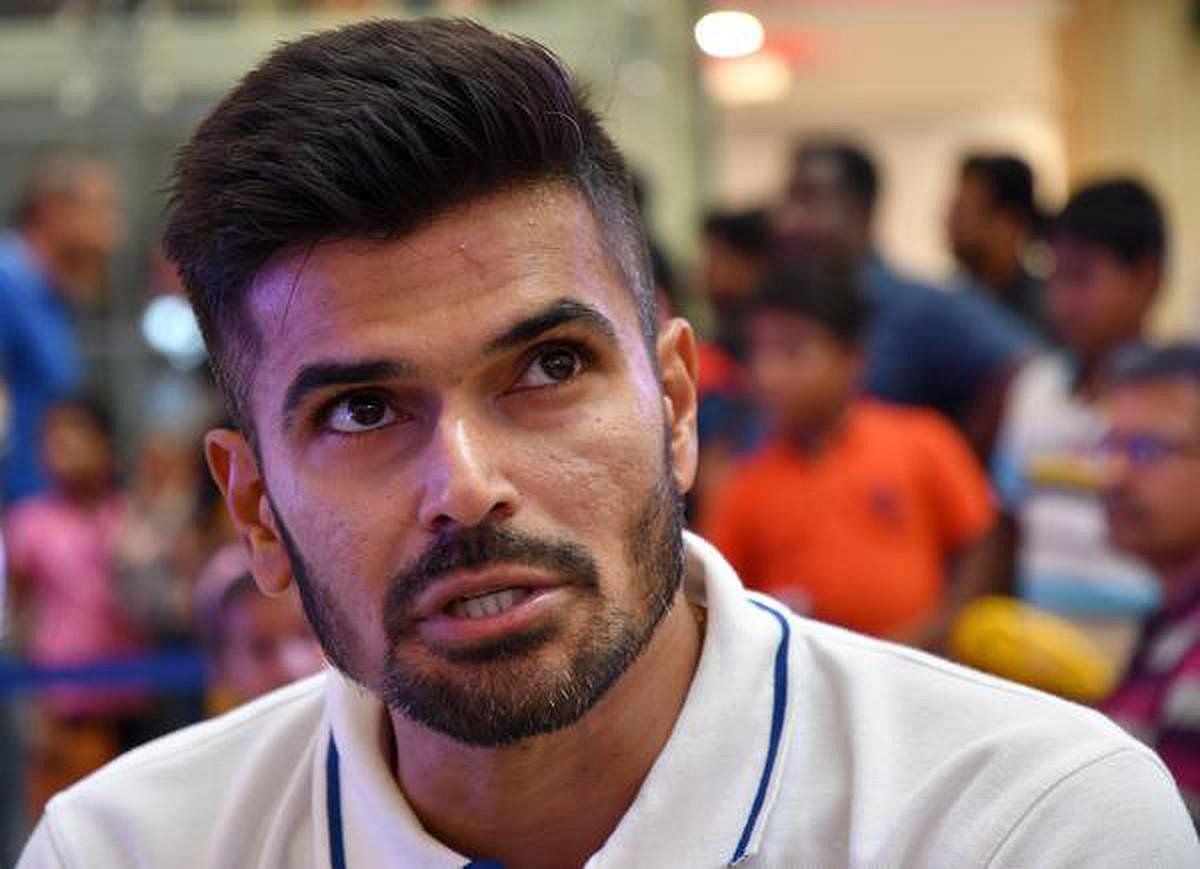 "இனி என்னிடம் ஆலோசனை கேட்காதே"  - ருத்துராஜிடம் கூறிய தோனி... பத்தினாத் வெளியிட்ட தகவல் !  