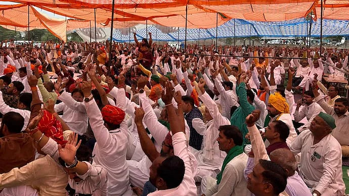 "பாஜகவை புறக்கணிக்க வேண்டும்" - உ.பி-யில் நடைபெற்ற மகா பஞ்சாயத்தில் தீர்மானம் நிறைவேற்றம் ! 