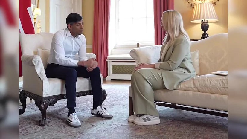 அடிடாஸ் ஷூ அணிந்ததால் சர்ச்சை : நாடு முழுவதும் எழுந்த எதிர்ப்பு... மன்னிப்பு கோரிய பிரிட்டன் பிரதமர் !