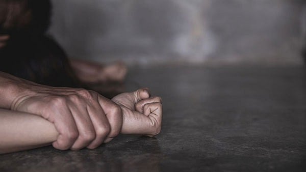 திருமணத்துக்கு மறுப்பு : 3 நாட்கள் வன்கொடுமை செய்து சூடு போட்ட இளைஞர்-பாஜக ஆளும் உ.பி-யில் தொடரும் அவலம்!