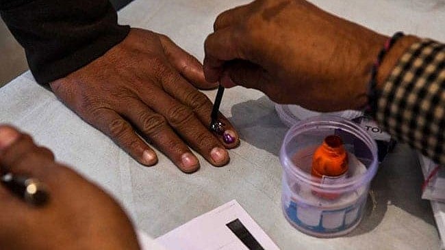 மக்களவைத் தேர்தல் - வாக்களிக்க உதவும் 13 அடையாள ஆவணங்கள் எவை?